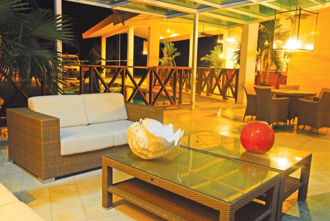 Playa Tortuga Hotel And Beach Resort Bocas Town Exterior foto
